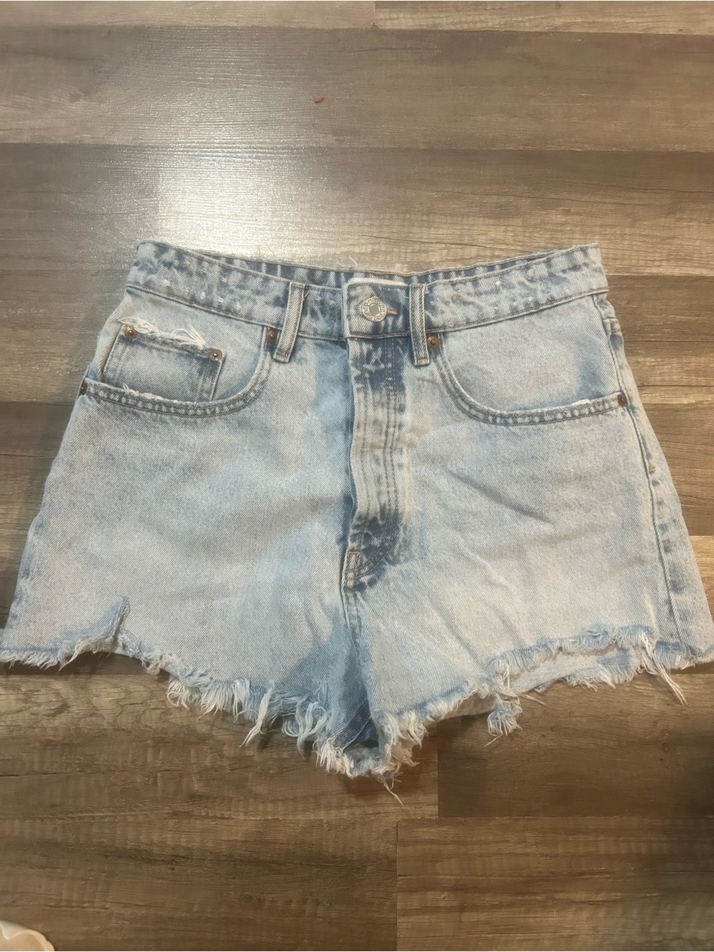 Zara Women’s Light Blue High-Rise Frayed Denim Shorts Size 6